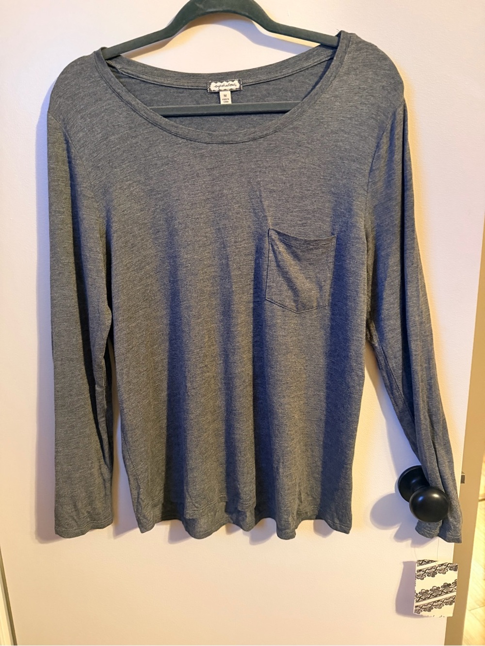 NWT Eyeshadow Women’s Long-Sleeve Pocket Tee - Gray Sz. M